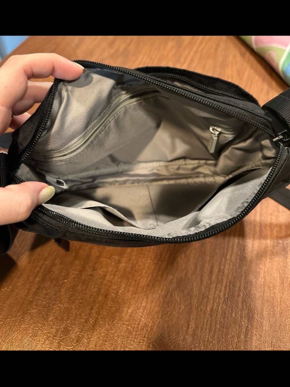 Hedgren Eye RFID Nylon Shoulder Bag - Picture 5 of 7